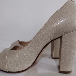 Elegant Cream Tailbots Textured Block Heels